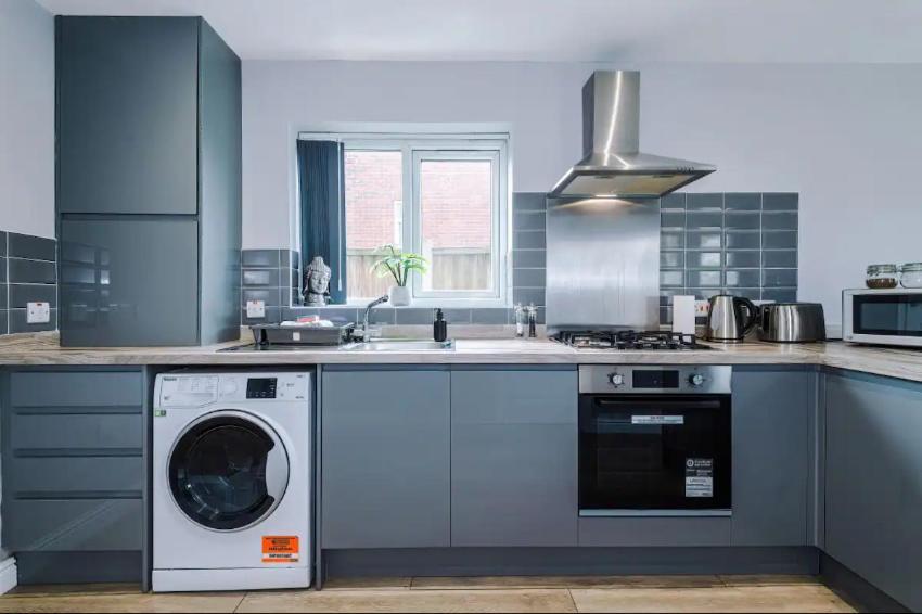 Lux 3 Bed 10 Mins From Centre - Parking & Netflix Holiday home Manchester