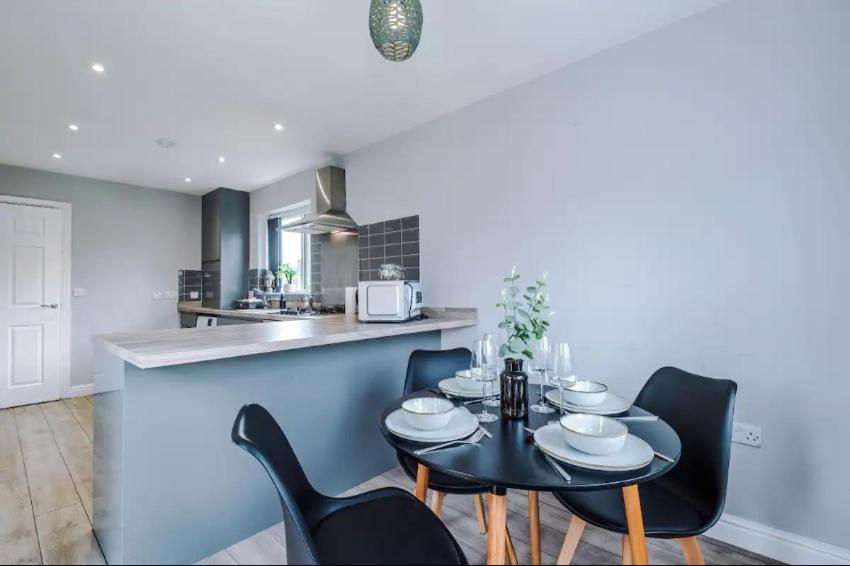 Holiday home Lux 3 Bed 10 Mins From Centre - Parking & Netflix
