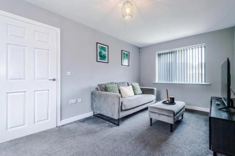Lux 3 Bed 10 Mins From Centre - Parking & Netflix Holiday home Manchester