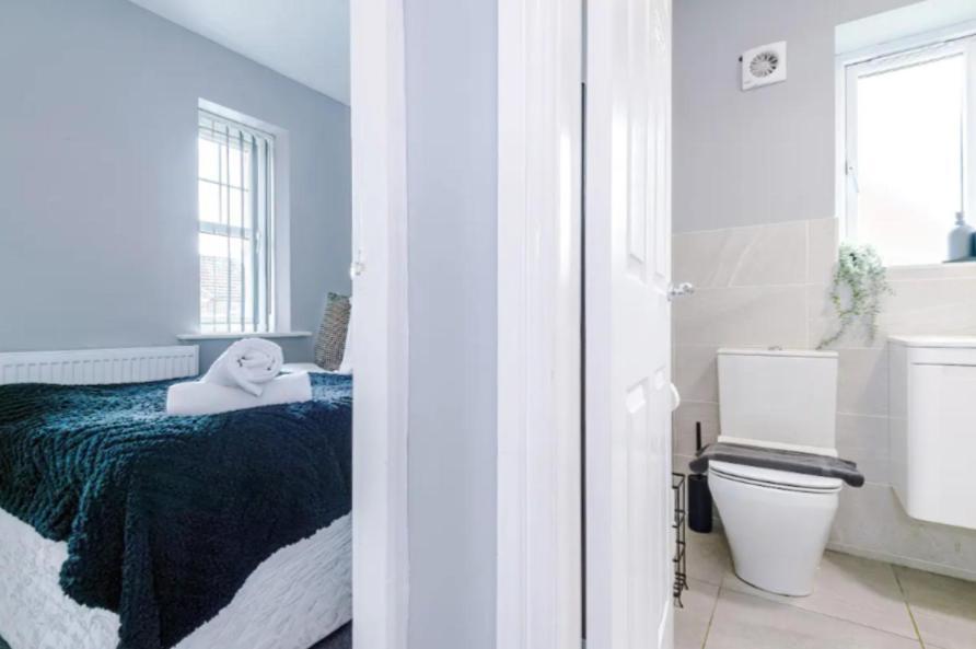 Holiday home Lux 3 Bed 10 Mins From Centre - Parking & Netflix