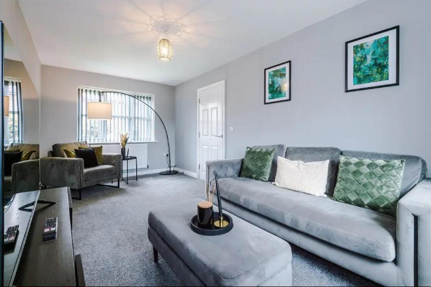 Lux 3 Bed 10 Mins From Centre - Parking & Netflix Holiday home *
